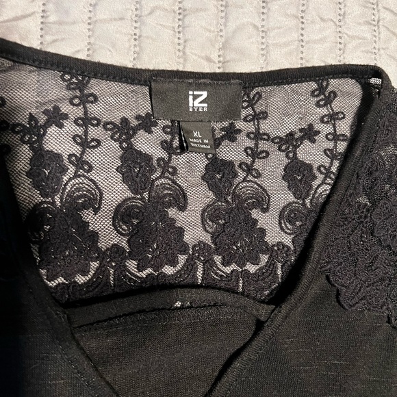 IZ Byer, XL but fits more like a M, quarter sleeve Top. - Picture 3 of 6